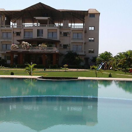 Yog Resort By Splenor Maneri  Εξωτερικό φωτογραφία